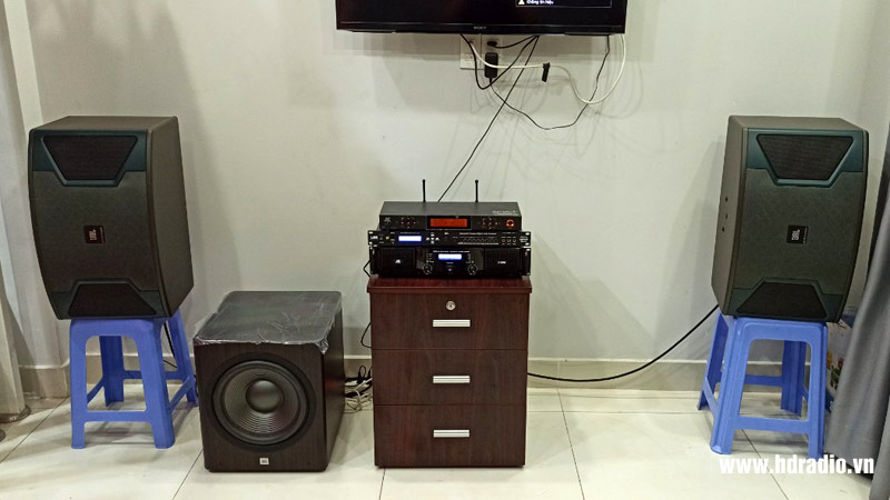Lắp dàn karaoke chị Như ở Quận Tân Bình, HCM (Loa JBL Ki312, Cục công suất JKAudio H2600, Vang cơ JA TF6 Pro, Micro không dây JKAudio B5 Plus, Loa Sub JBL Studio 260P)
