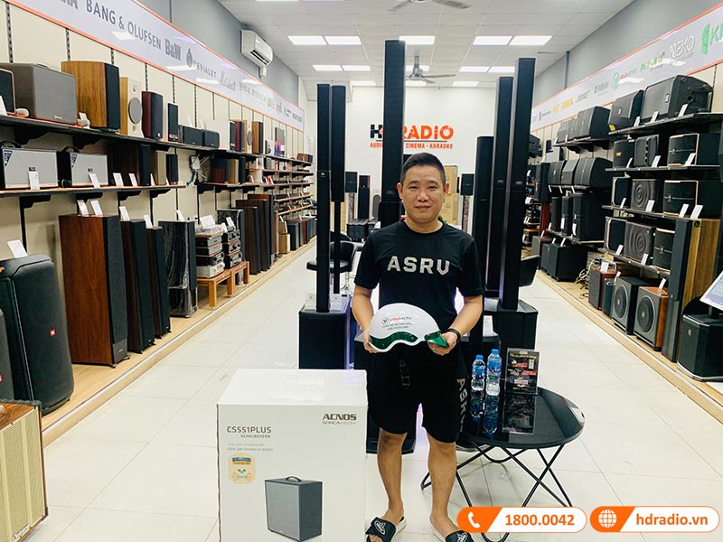 Khách hàng mua sắm tại HDRadio