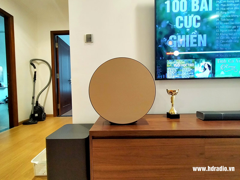 Loa B&O Beosound EDGE