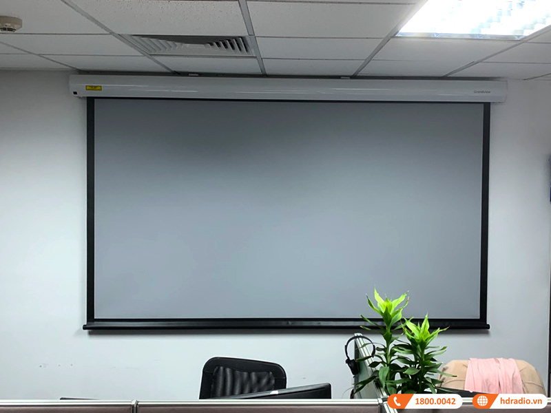 Hình ảnh máy chiếu Optoma được gắn lên trần nhà - 5