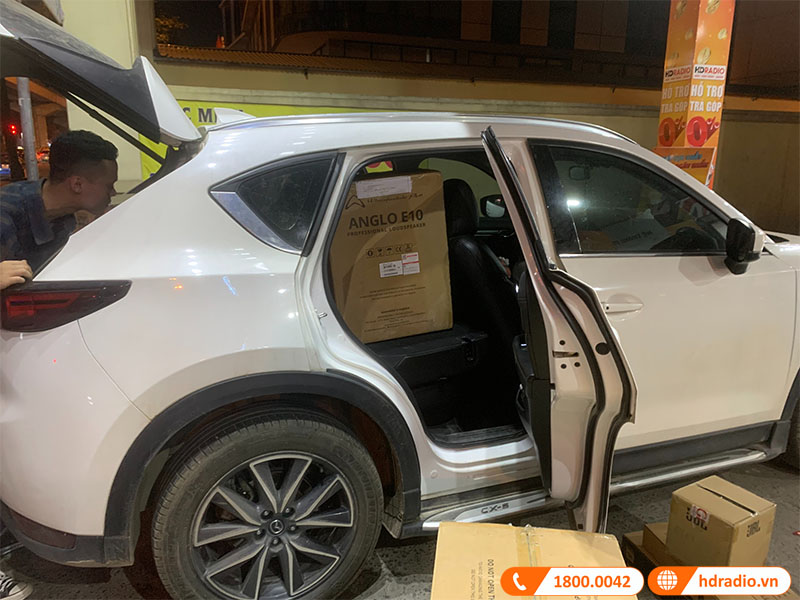 anh ho tro va ban giao dan am thanh cho anh Ngoc