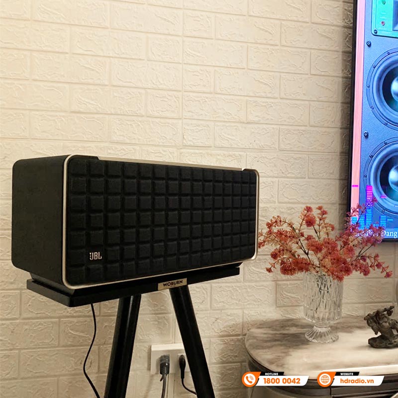 Bàn giao loa jbl authentics 500 và chân loa marshall cho cô Trinh