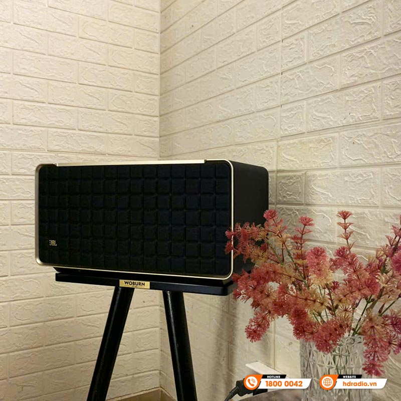 Bàn giao loa jbl authentics 500 và chân loa marshall cho cô Trinh