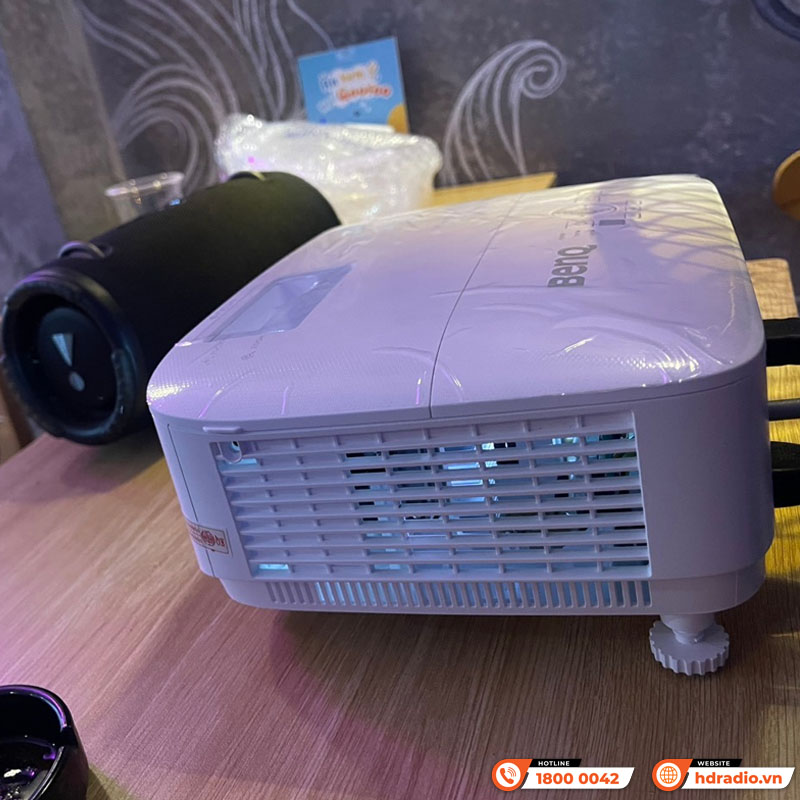 Lắp đặt hệ thống trình chiếu cho quán Still Coffee của chị Hương