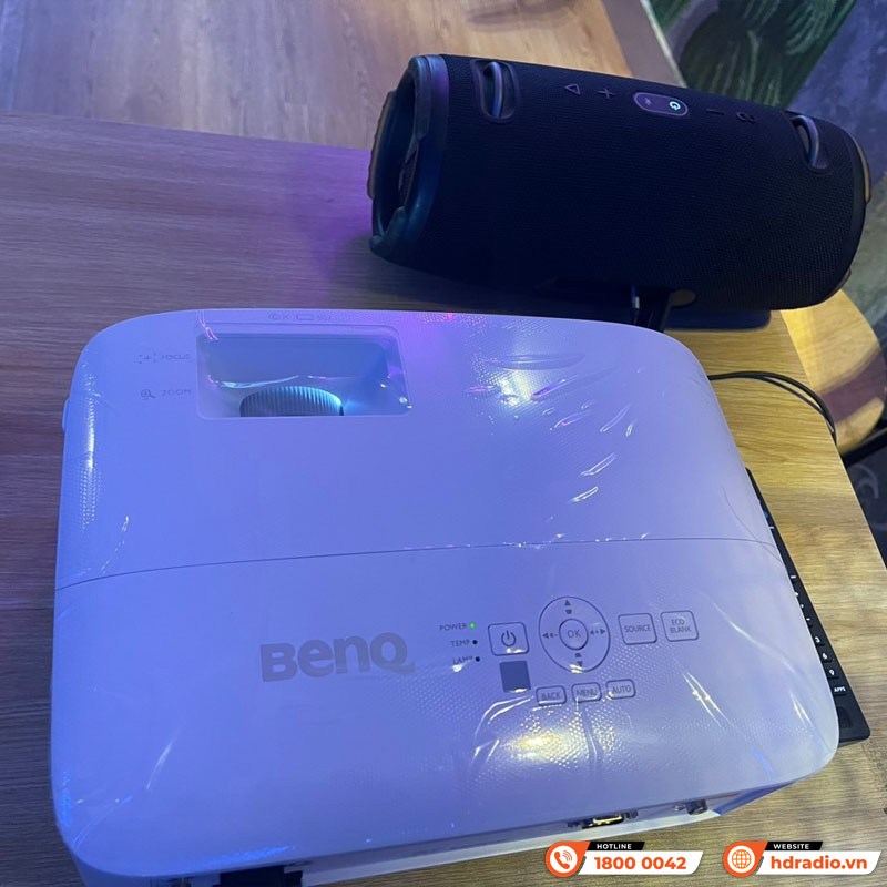 Lắp đặt hệ thống trình chiếu cho quán Still Coffee của chị Hương