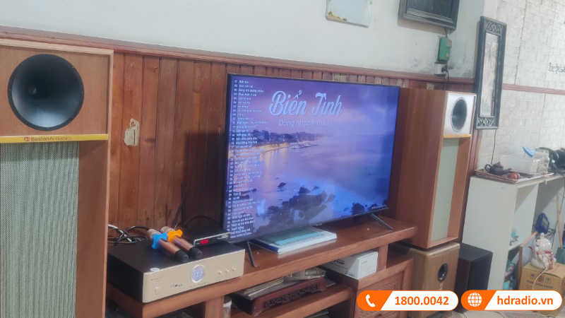 Dàn nghe nhạc và hát karaoke của anh Trung