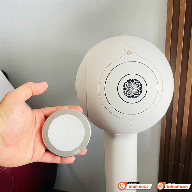 Lắp đặt bộ Loa DEVIALET Phantom I 108DB Opera De Paris cao cấp trị giá gần 116 triệu đồng cho anh Long