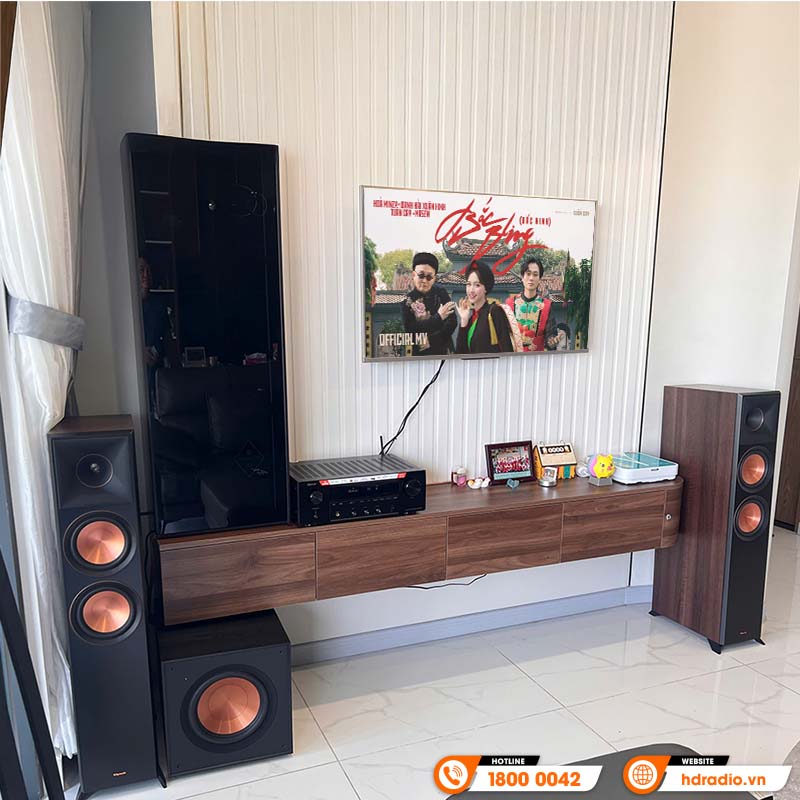 Dàn nghe nhạc của anh Hùng