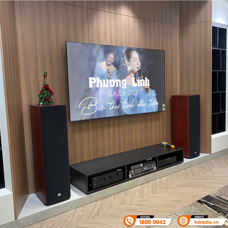 Dàn nghe nhạc và hát karaoke của chị Hoa
