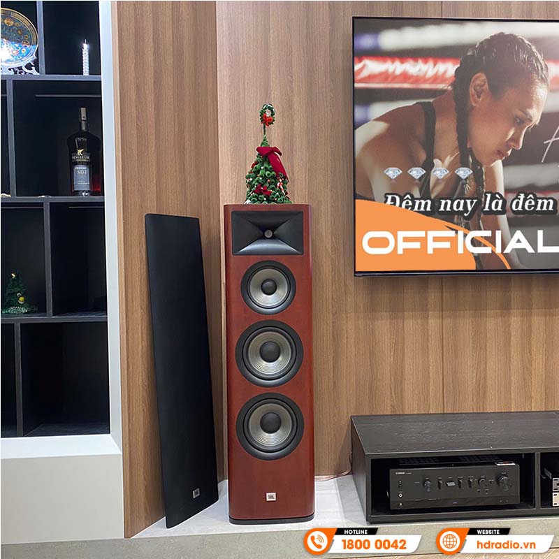 Dàn nghe nhạc và hát karaoke của chị Hoa