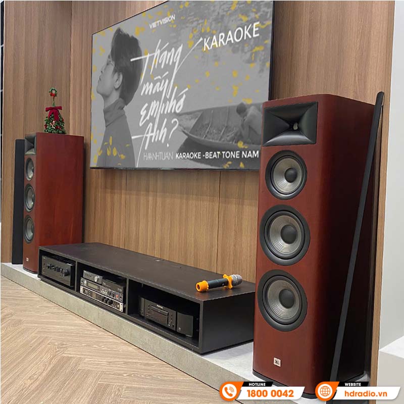 Dàn nghe nhạc và hát karaoke của chị Hoa