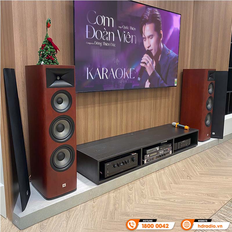 Dàn nghe nhạc và hát karaoke của chị Hoa