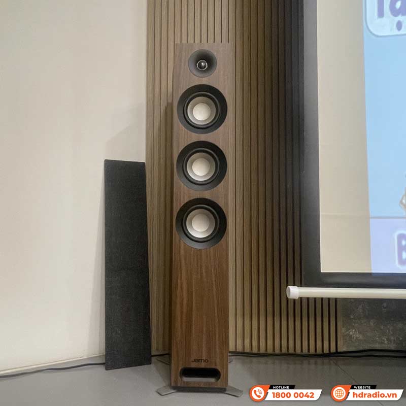 Lắp đặt hệ thống âm thanh giải trí kết hợp trình chiếu bóng đá mua EURO cho anh Khải