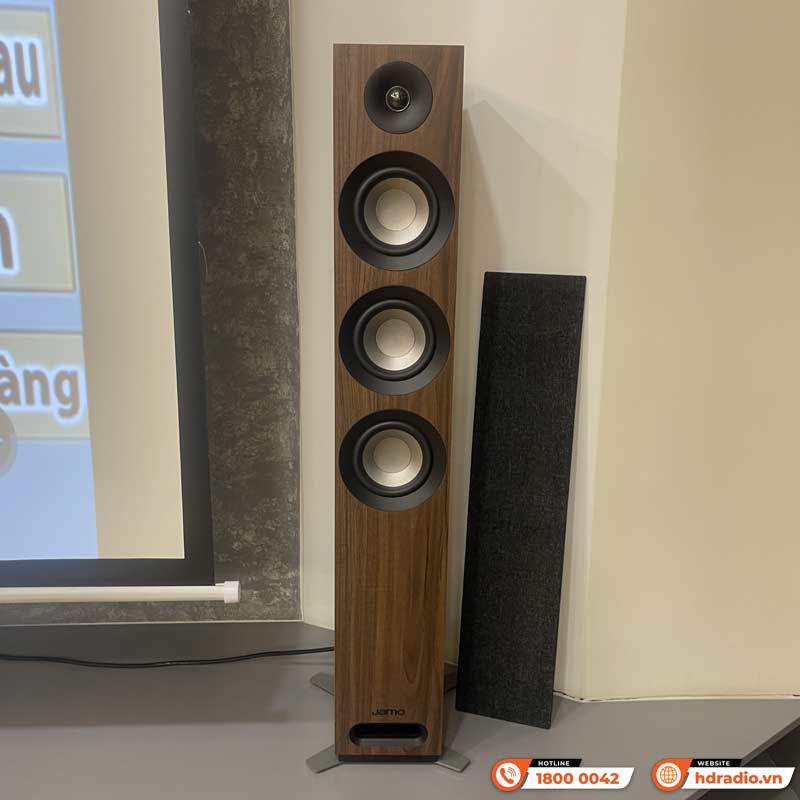 Lắp đặt hệ thống âm thanh giải trí kết hợp trình chiếu bóng đá mua EURO cho anh Khải