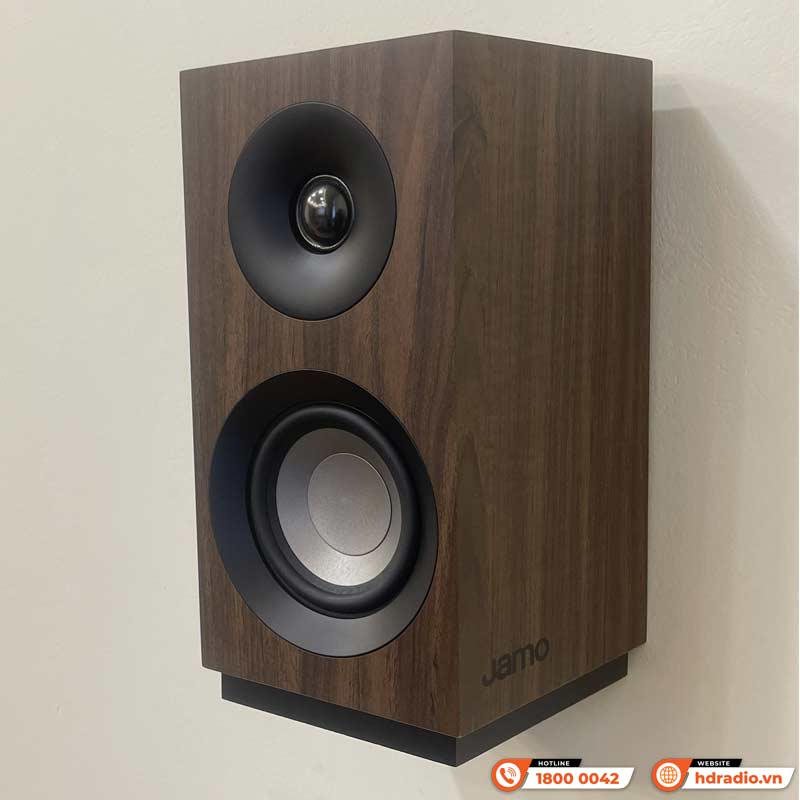 Lắp đặt hệ thống âm thanh giải trí kết hợp trình chiếu bóng đá mua EURO cho anh Khải