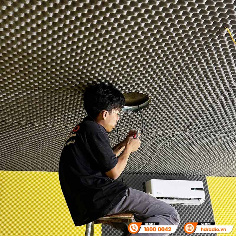 Lắp đặt hệ thống âm thanh trình chiếu cho anh Nguyên ở Khánh Hoà