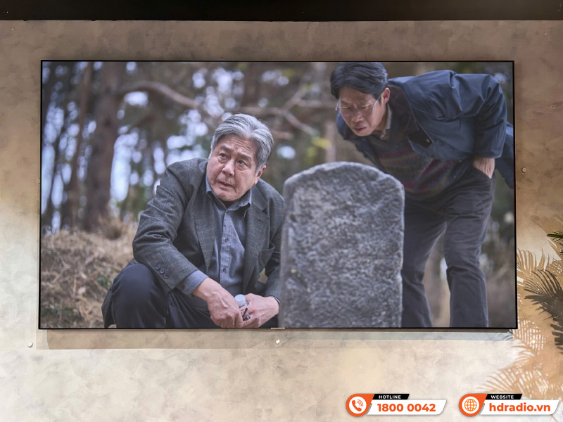 Lắp đặt máy chiếu siêu gần trong phòng khách tại Sài Gòn Lắp đặt máy chiếu siêu gần trong phòng khách tại Sài Gòn