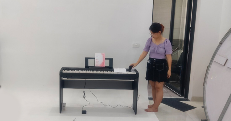 Bàn giao cây đàn Piano Yamaha P45 trị giá hơn 12 triệu đồng cho chị Ngọc ở Đa Tốn, Gia Lâm, Hà Nội