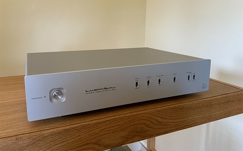 Phono preamply Luxman E-250 