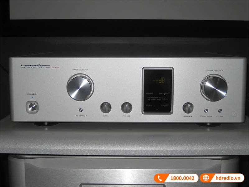 Luxman C-900u có thiết kế đẹp, hiện đại