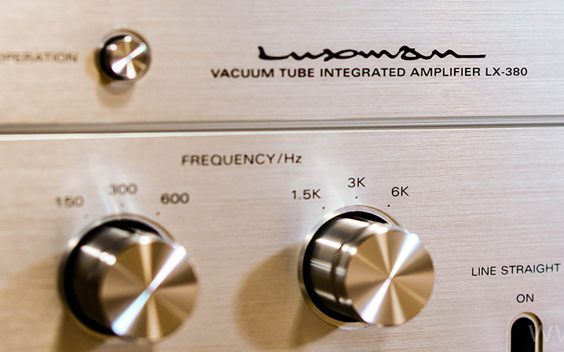 các nút điều khiển của Amply Đèn Luxman LX-380