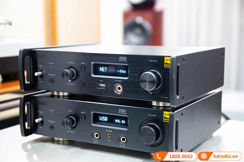 Đồng hồ kép trên bo mạch cho 44,1kHz và 48kHz và đầu vào đồng hồ bên ngoài