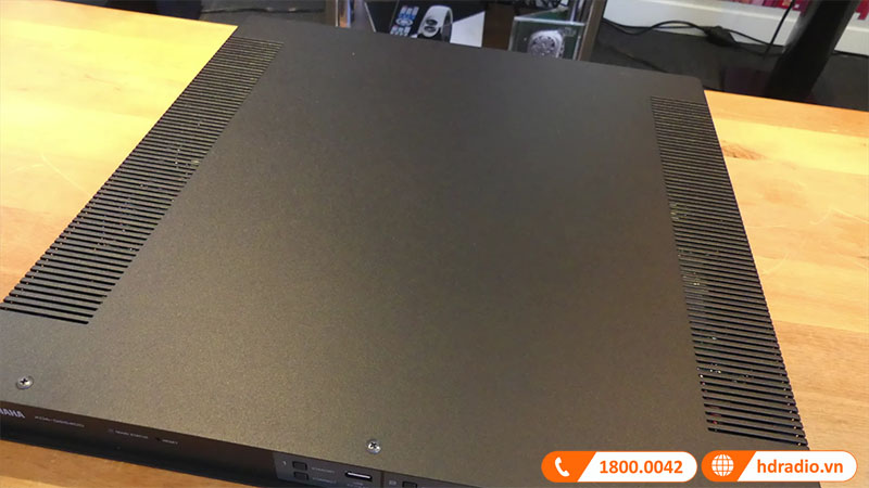 khung vỏ bằng kim loại