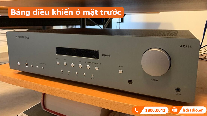 Amply Cambridge Audio AXR85 bảng điều khiển ở mặt trước 
