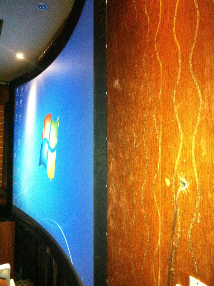 Phòng chiếu 3D kinh doanh Optoma HD66 kết hợp màn cong bạc 120 inch