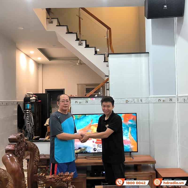khách hàng mua dàn karaoke sử dụng Loa JBL KP2012G2