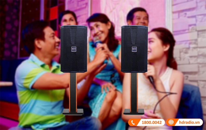 Hát karaoke hay vui chơi giải trí ngoài trời