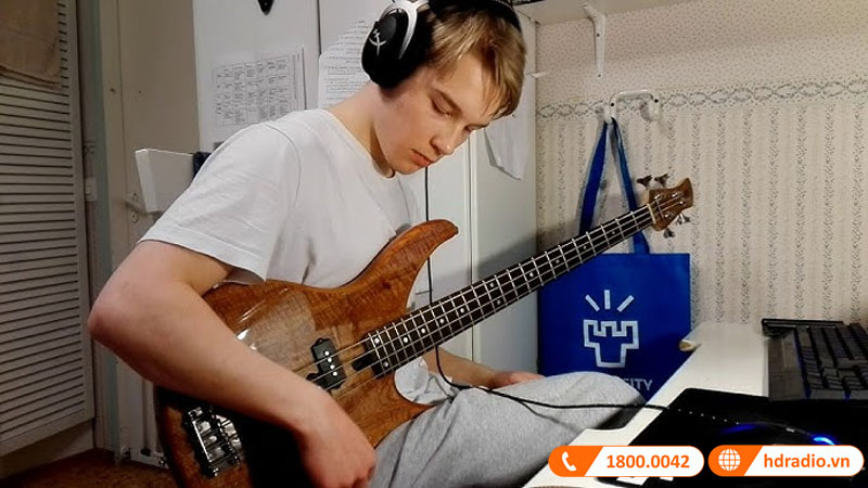 Đàn Guitar Yamaha TRBX174EW