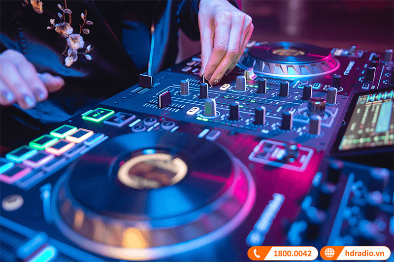 Kiểm soát ánh sáng và sân khấu qua StagelinQ 