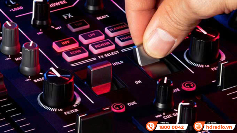 Mix nhạc Bàn DJ Numark Mixtrack Platinum FX