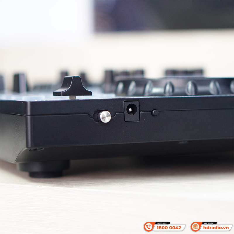 Bàn DJ Numark Party Mix Live, Kết nối điện thoại, máy tính, có loa đèn, Serato, Virtual DJ, 1.22kg, Mới-14