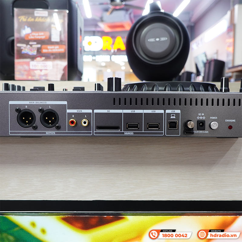 Bàn DJ Numark Mixstream Pro Go, Có loa, pin 5.5h, USB, màn cảm ứng, WiFi, Bluetooth, 3.7kg, Mới-9