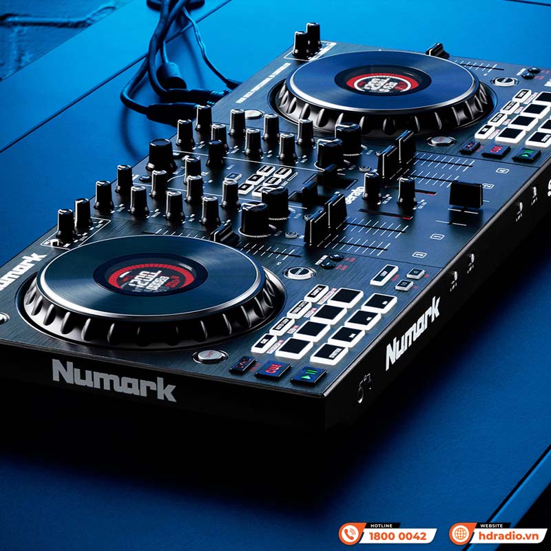 Bàn DJ Numark NS4FX