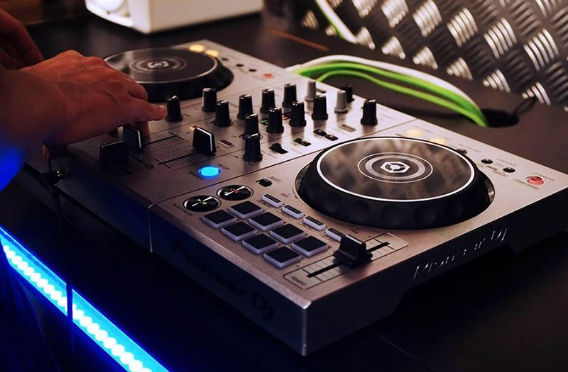 Bàn DJ Pioneer DDJ-400