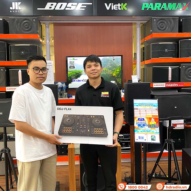 khách hàng chọn mua Bàn DJ Pioneer DDJ-FLX4 tại hdradio