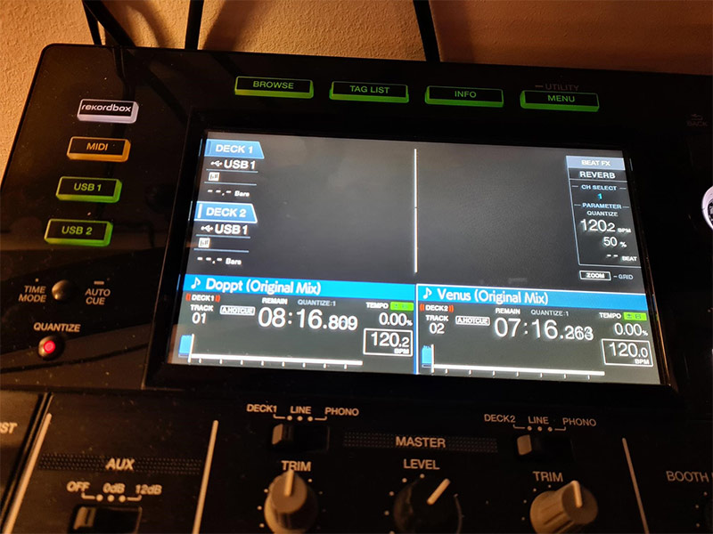 Bàn DJ Pioneer XDJ-RX2