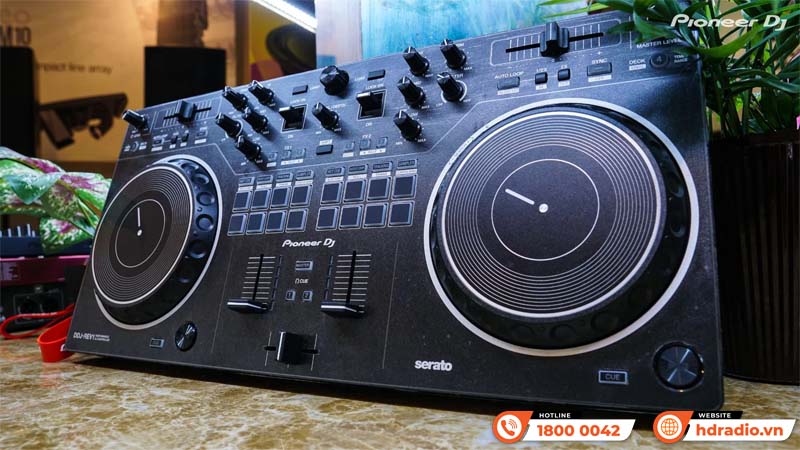 Bàn DJ Pioneer DDJ-REV1