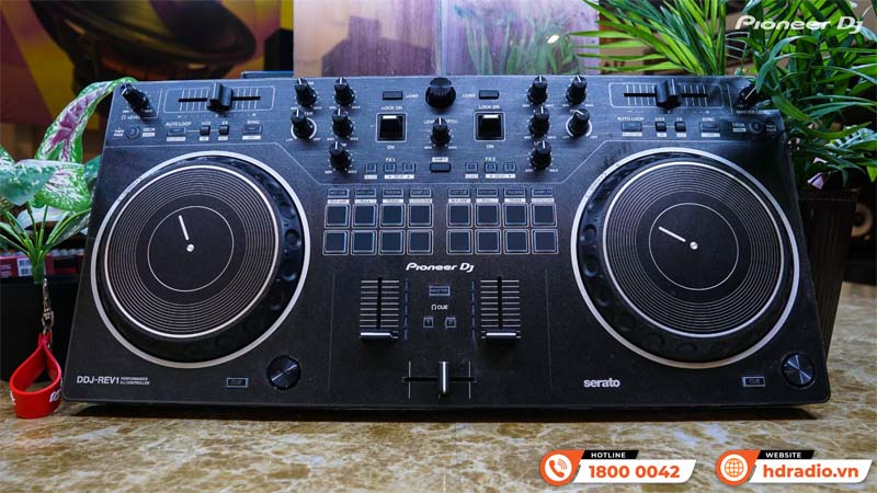 Bàn DJ Pioneer DDJ-REV1