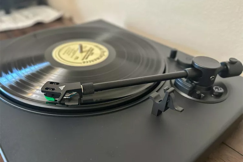 Đầu đĩa than Victrola Hi-Res Onyx