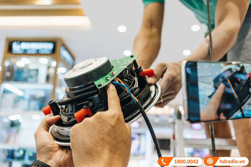 ảnh thực tế loa Bose Virtually Invisible 791