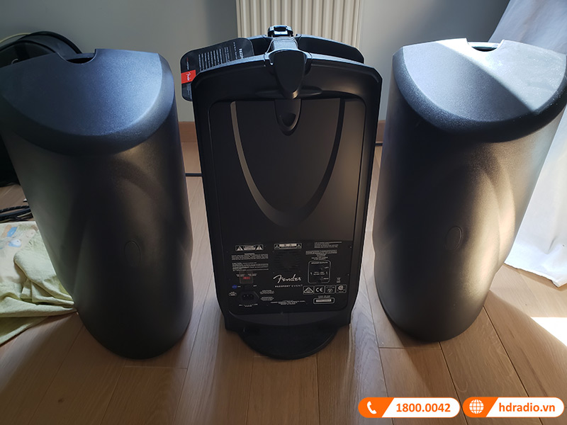 thung loa Passport Event Series 2 lam tu chat lieu nhua duc