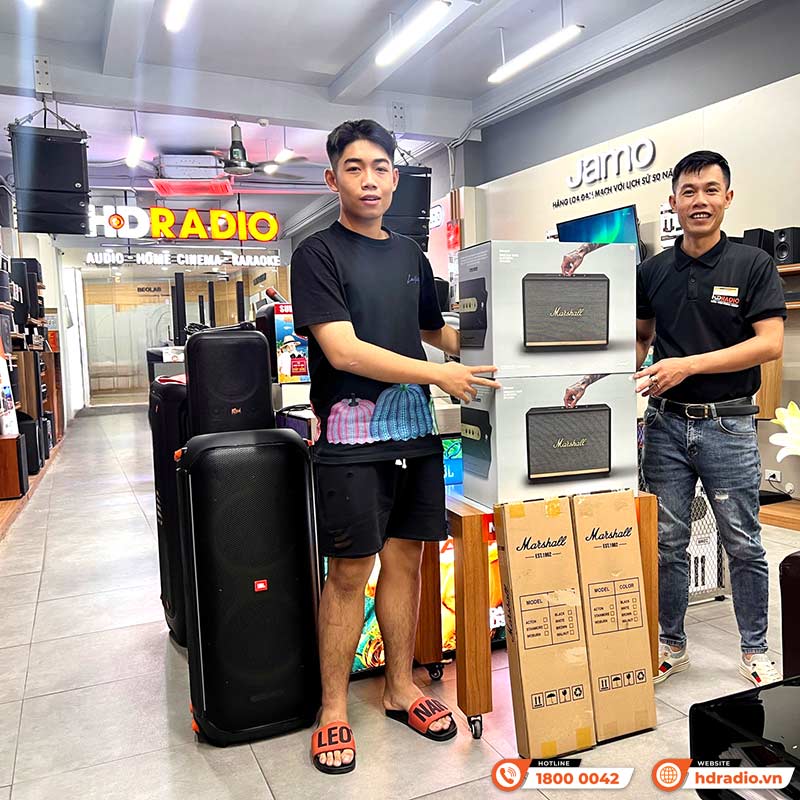 khách hàng mua loa marshall woburn 2 và Chân loa Marshall