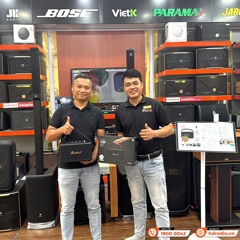 khách hàng mua loa marshall kilburn 3