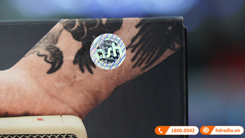 tem ash trên thùng loa Marshall Emberton 2 cream