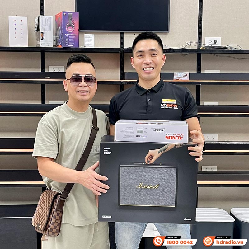 Khách hàng mua loa Marshall Woburn 3 tại HDRadio