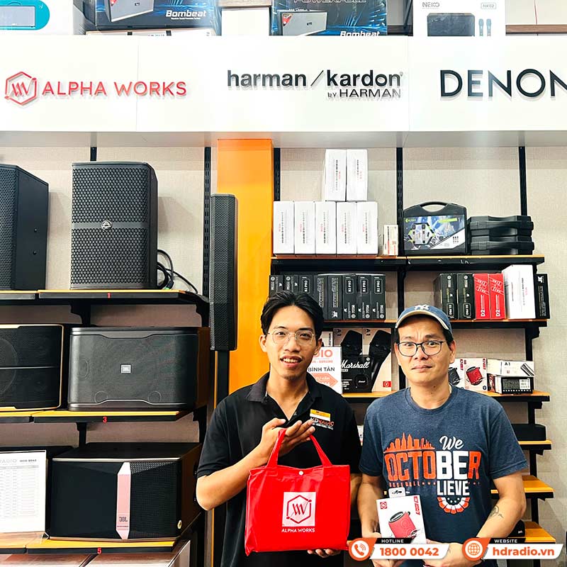 khách hàng mua Loa Alpha Works Ride chính hãng mới nhất tại HDRadio
